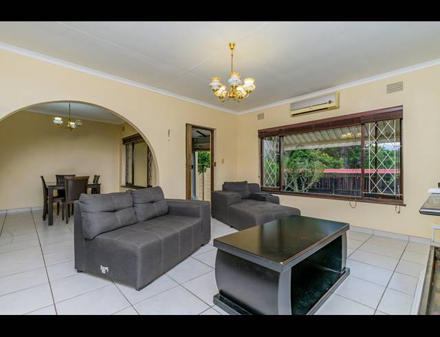 3 BEDROOM TOWNHOUSE FOR SALE IN THE WOLDS